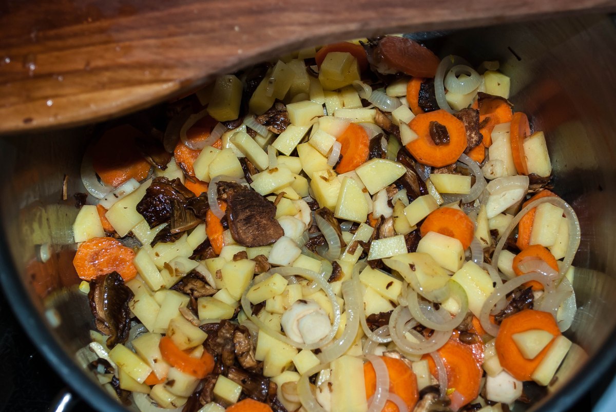 bramborova polevka restovani zeleniny